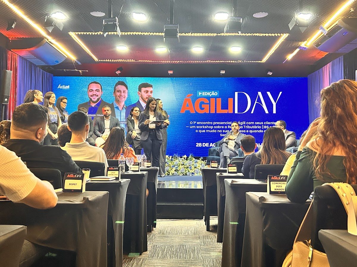 Plateia e palco da 1ª edição do ÁgiliDay, em 28 de agosto de 2026, em Fortaleza.